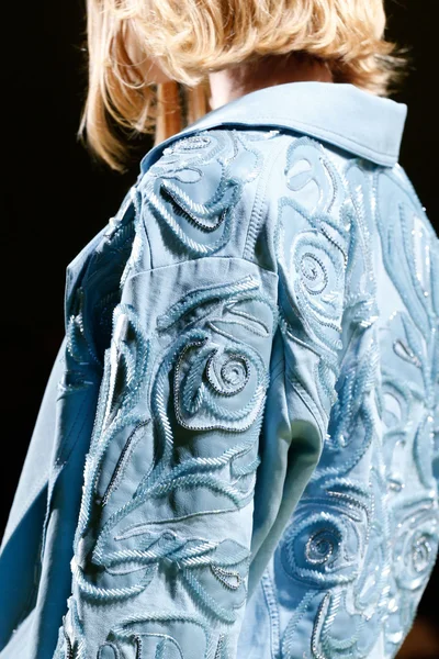 Look 77